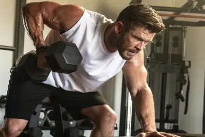 Chris Hemsworth shows off a killer upper body workout fit for an action star