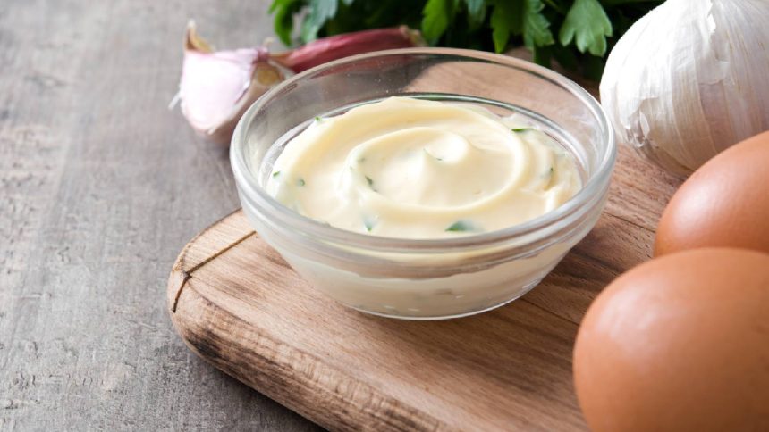 Mayonnaise with raw eggs