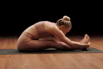 How to do a seated forward bend in yoga (paschimottanasana)