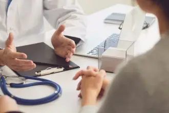 Image of a doctor explaining something to a patient