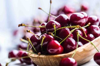 Four important cherry blossom benefits of skin including acne prevention, sparkling glow