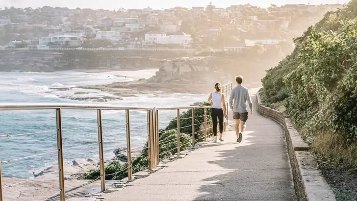 Less known walking techniques supported by doctors who can cure back pain