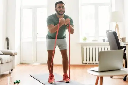 Try these hotel workouts and stay healthy during your holiday trip