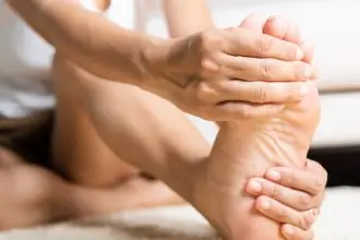 Podiatrist shares tips for relieving pain from fallen arches