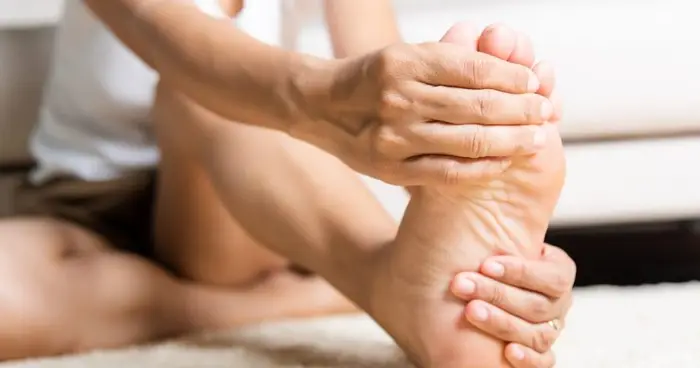 Podiatrist shares tips for relieving pain from fallen arches